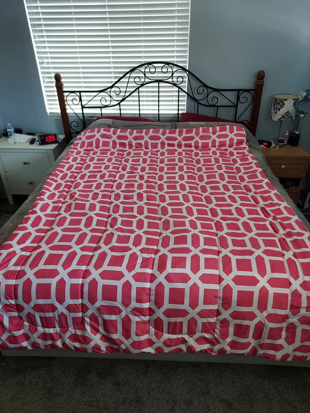 Max Studio Hot Pink & White Twin Geometric Comforter Bedding Blanket Bold Bright